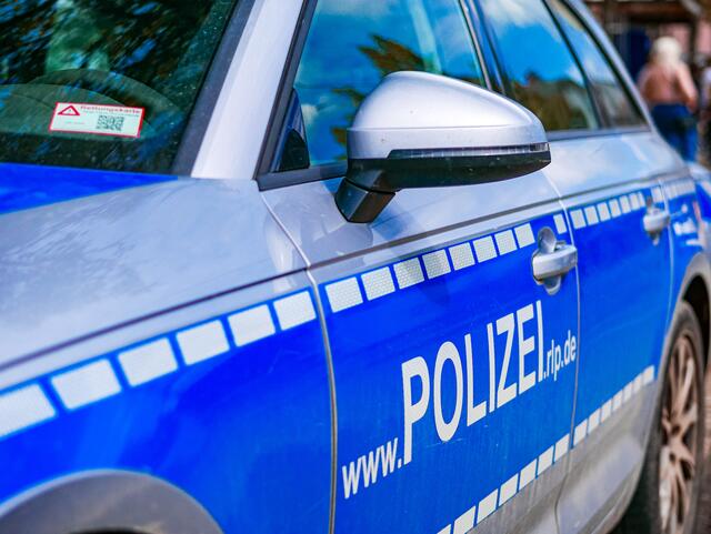 Mannheim: Busse mit Sprühfarbe beschmiert – Polizei sucht Zeugen