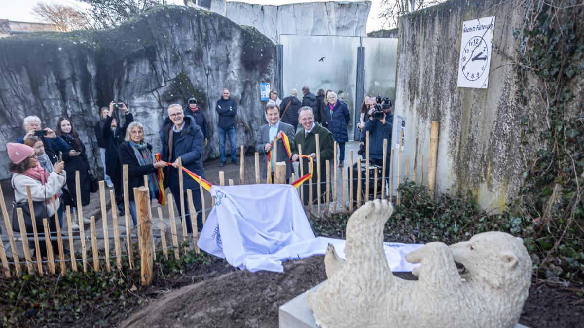 Eisbärenskulptur bereichert Zoo Karlsruhe und fördert den Artenschutz