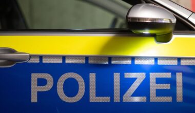 Autofahrer ohne Führerschein rast der Polizei in Karlsruhe davon