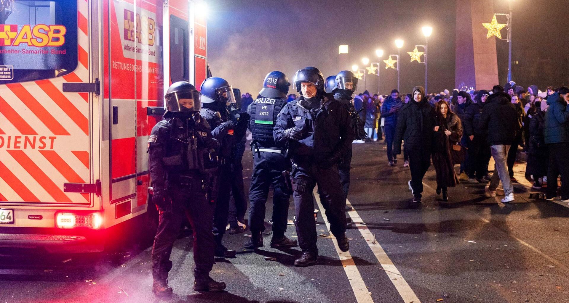 Angriffe auf Einsatzkräfte in Silvesternacht: Rufe nach härteren Strafen