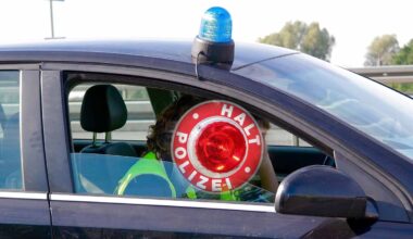 38-Jähriger flüchtet bei Polizeikontrolle in Laim