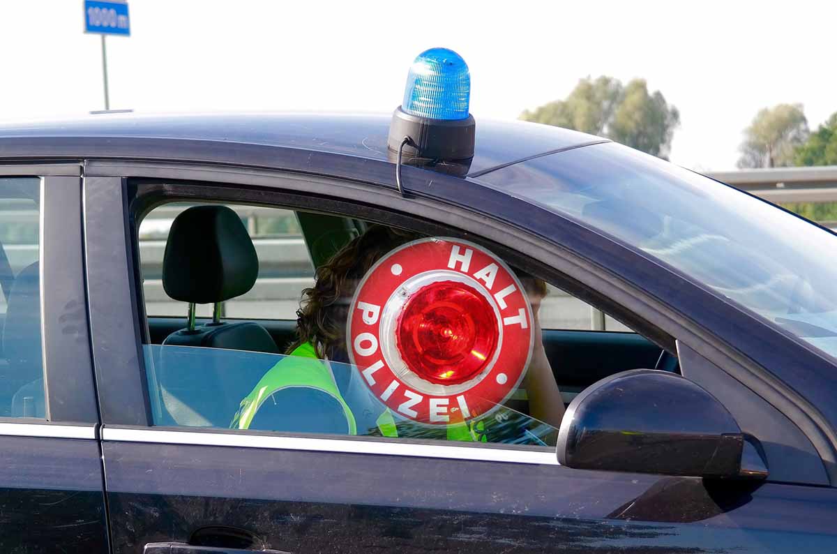 38-Jähriger flüchtet bei Polizeikontrolle in Laim