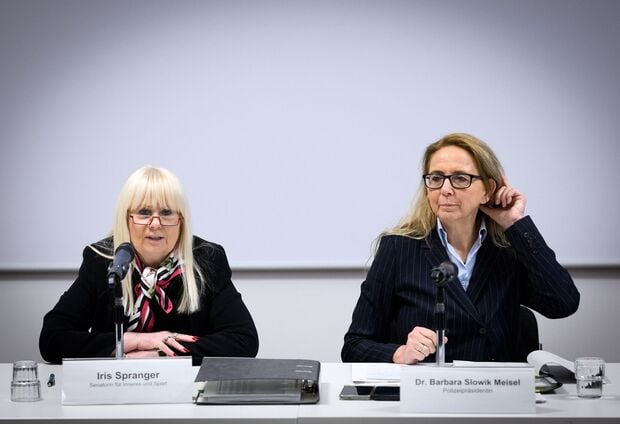 ARCHIV - 20.03.2025, Berlin: Iris Spranger (l, SPD), Berliner Senatorin für Inneres und Sport, und Barbara Slowik Meisel, Berliner Polizeipräsidentin. (Archiv) (zu dpa: «Polizei: Zu viele Bewerber mit schlechten Deutschkenntnissen») Foto: Bernd von Jutrczenka/dpa +++ dpa-Bildfunk +++