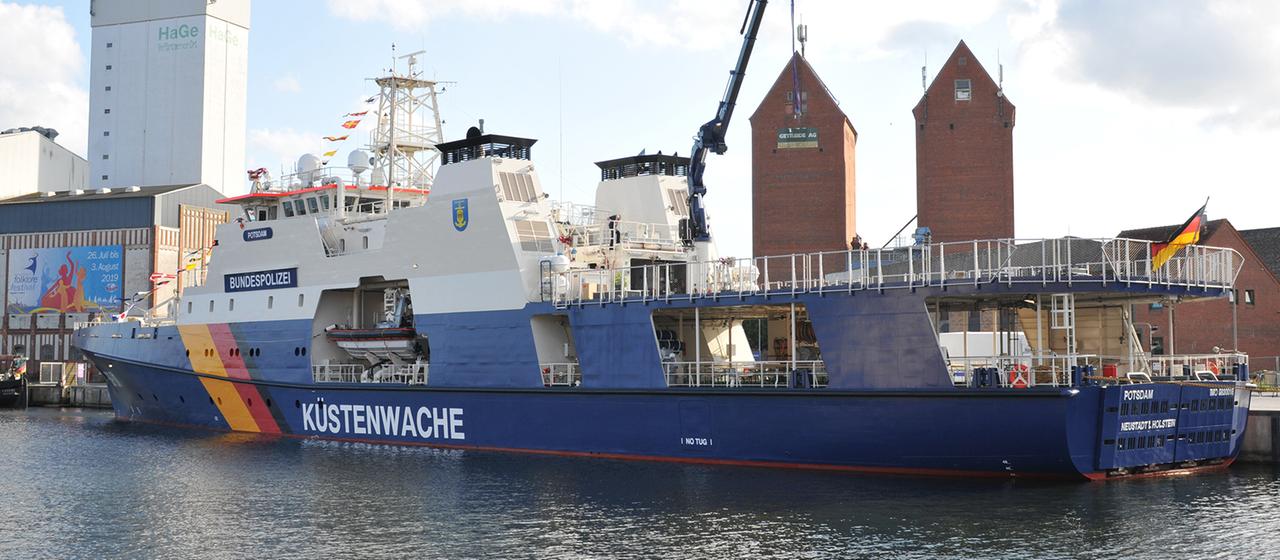 Bundespolizeischiff "Potsdam" liegt im Heimathafen Neustadt in Holstein.