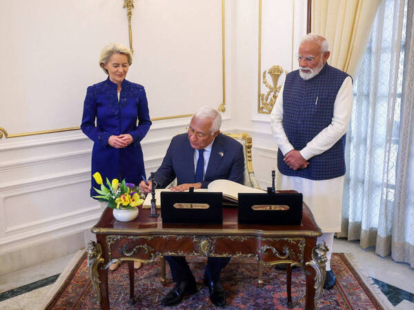 RECORD DATE NOT STATED President of the European Council Antonio Luis Santos da Costa signs the visitors book at Hyderabad House New Delhi, Jan 27 ANI: President of the European Council Antonio Luis Santos da Costa signs the visitors book at Hyderabad House, in New Delhi on Tuesday. Prime Minister Narendra Modi and European Commission President Ursula von der Leyen also present. narendramodi X/ANI Photo Delhi Delhi India Copyright: xANIx ANI_20260127378