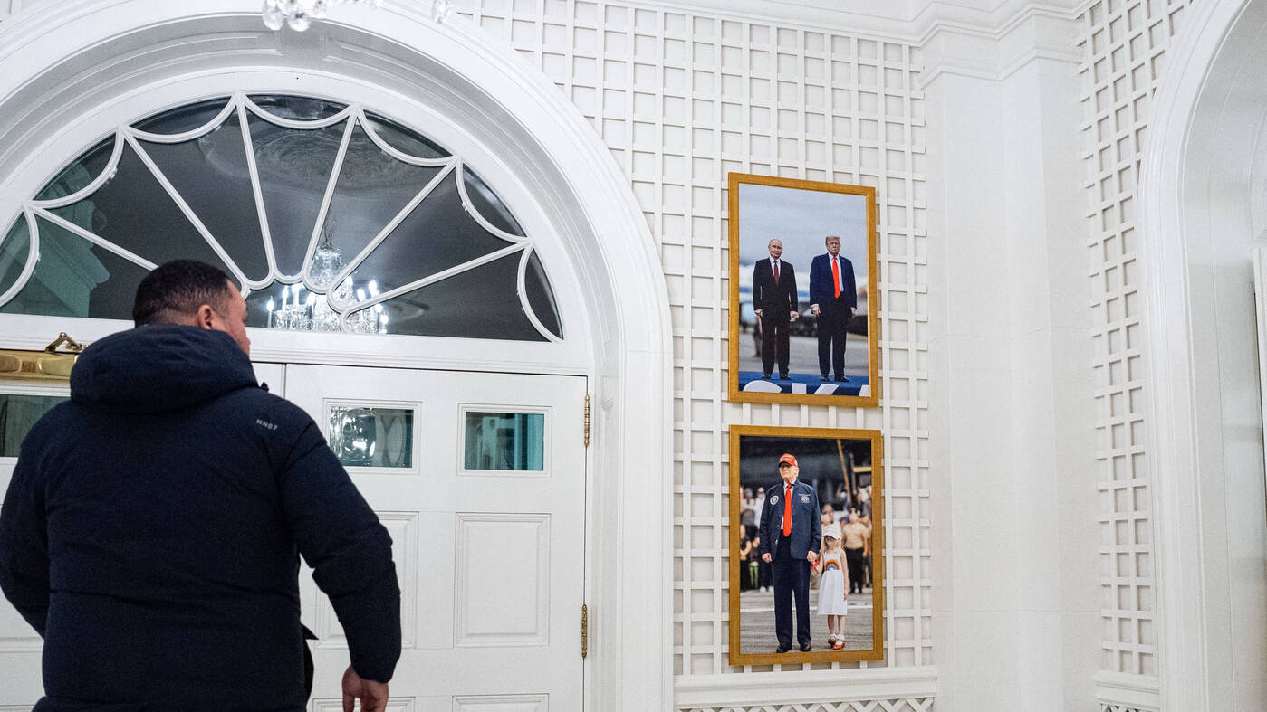 Weißes Haus hängt gemeinsames Foto mit Trump und Putin auf