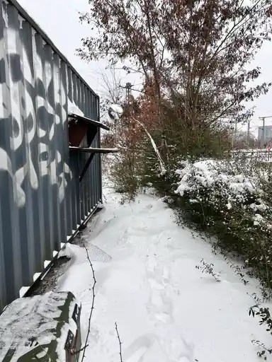 Der verschneite Bahnschlag