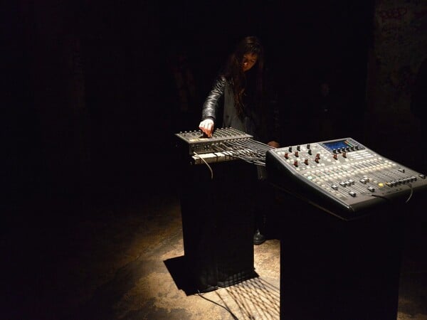 Das Werk "Special Agents" von Andreas Sommer wurde im Rahmen der Präsentation des Masterstudiengangs Sound Studies an der UdK Berlin im Januar 2023 aufgeführt.
Bildrechte: Creative Commons CC BY-ND, (c) Kathrin Scheidt