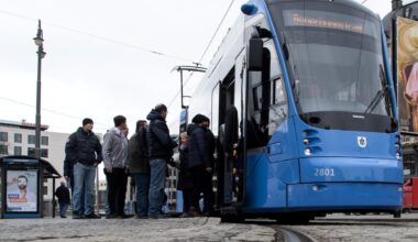 Blaulicht-Drama in München: Polizeiauto kracht in Straßenbahn