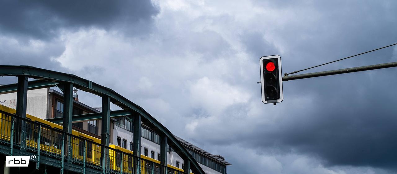 Audio: rbb24 Inforadio | 02.01.2026 | Jonas Ziegler | IMAGO / Seeliger Stürmisches Wetter über Berlin und Brandenburg (Quelle: IMAGO / Seeliger)