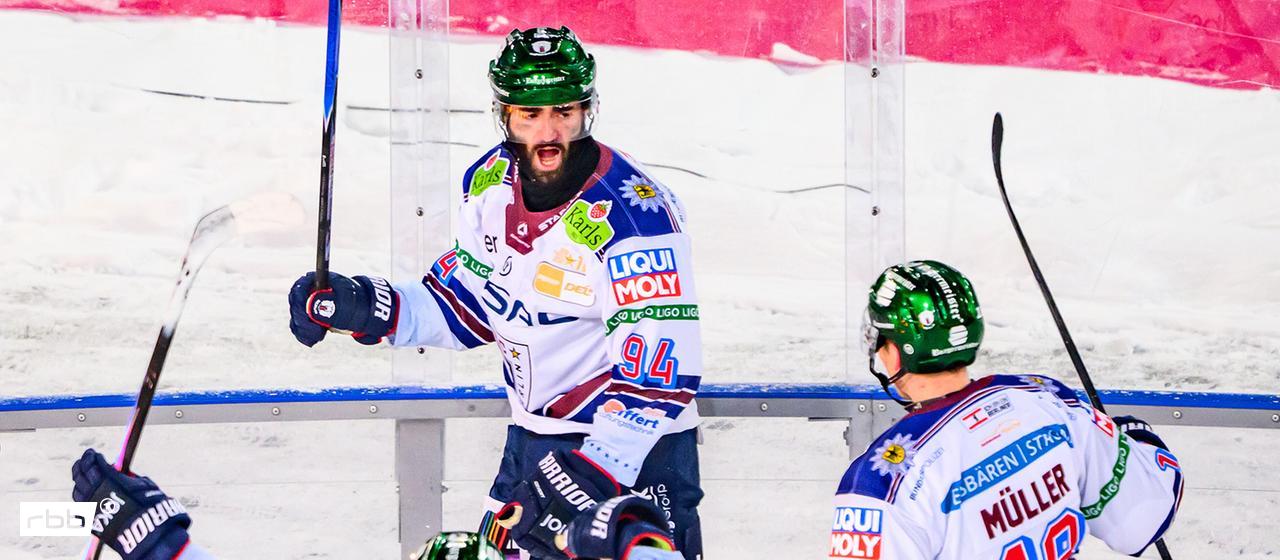 Video: rbb24 | 10.01.2026 | Torsten Michels | picture alliance/dpa | Robert Michael Liam Kirk von den Eisbären Berlin beim Torjubel (Quelle: picture alliance/dpa | Robert Michael)