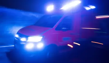 Unfall auf A7 bei Tarp: Mann wird aus Auto geschleudert und überrollt