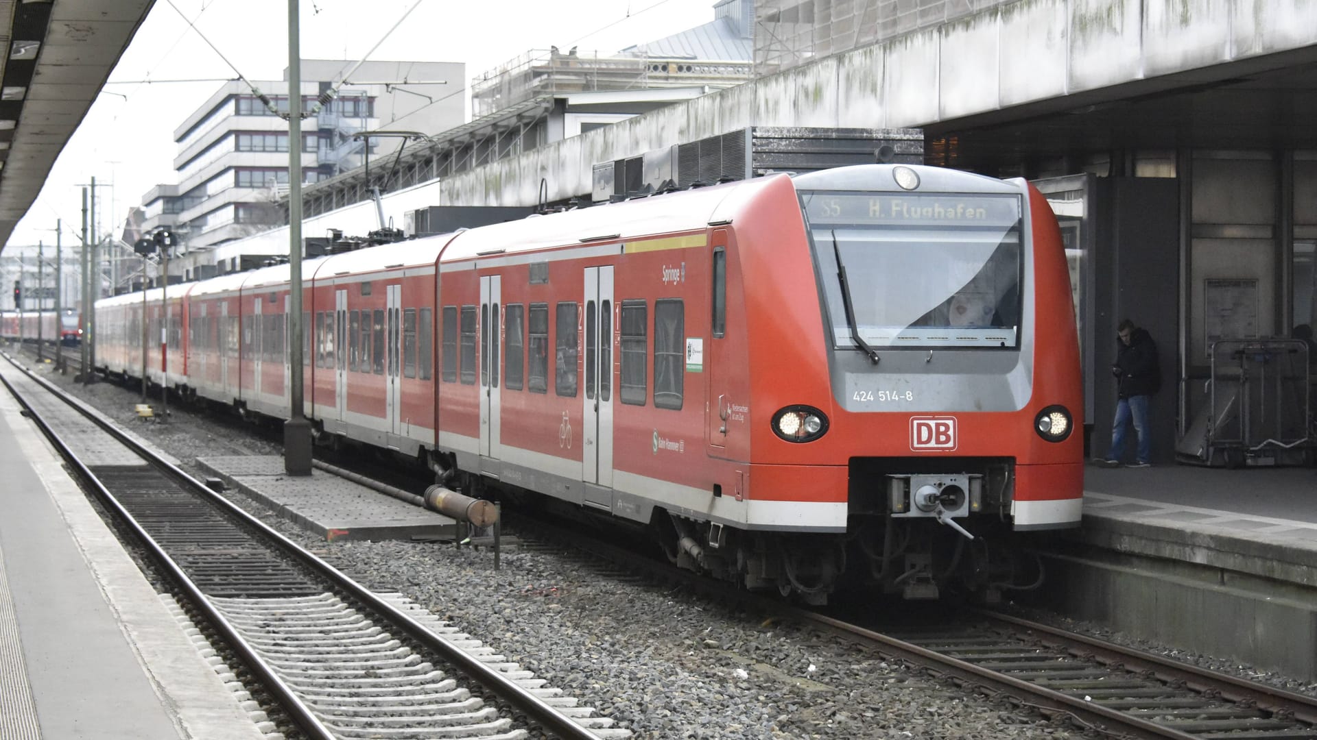 S-Bahn am Hauptbahnhof Hannover (Symbolbild): Der Verkehr wurde eingestellt.