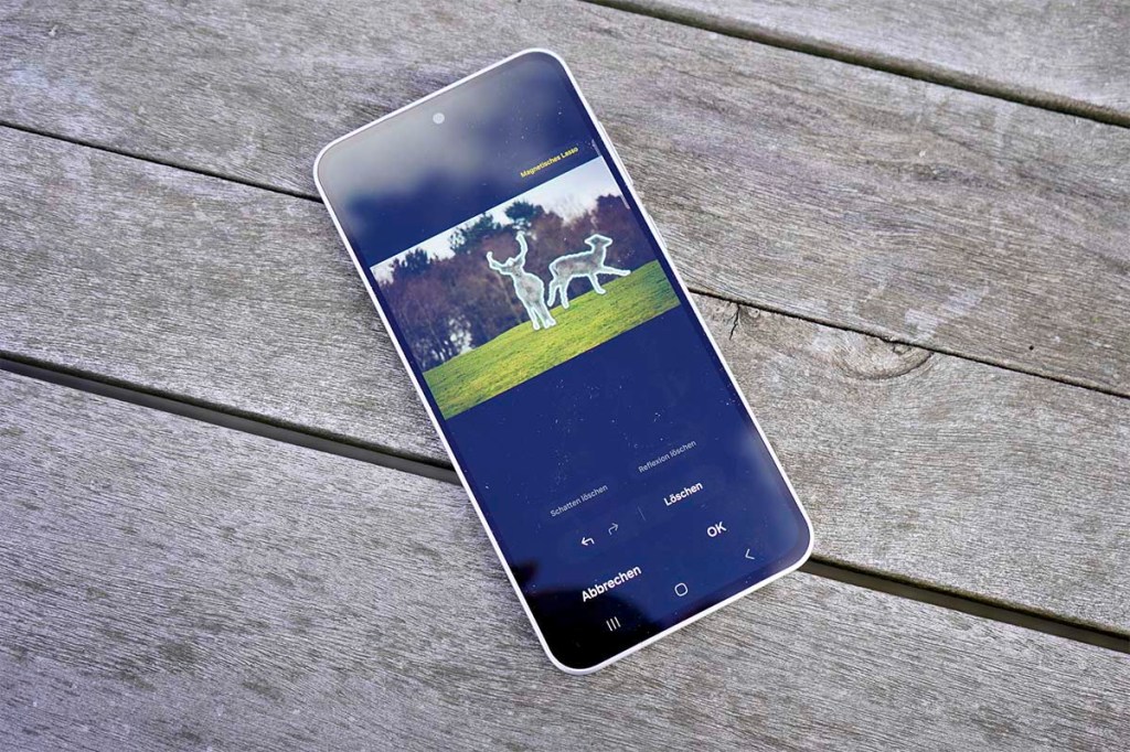 Aufnahme eines Smartphones mit geöffneter App zur Bildbearbeitung.