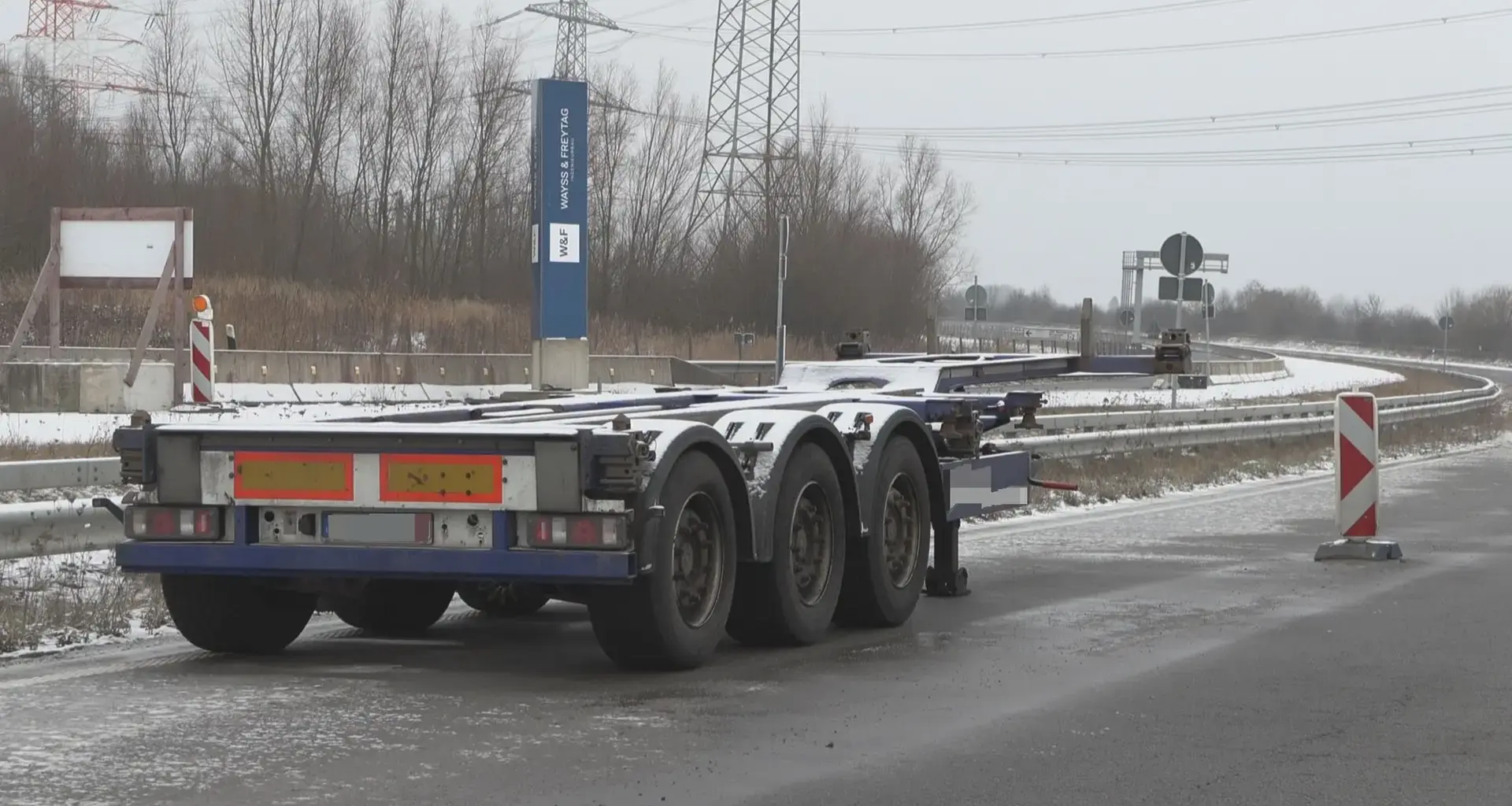 Autobahn mit Lkw-Anhänger blockiert: Polizei prüft weitere Fälle