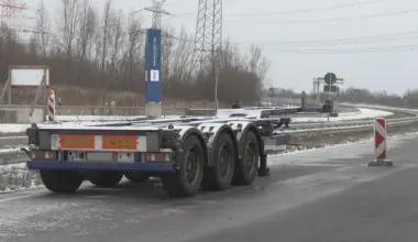 Autobahn mit Lkw-Anhänger blockiert: Polizei prüft weitere Fälle
