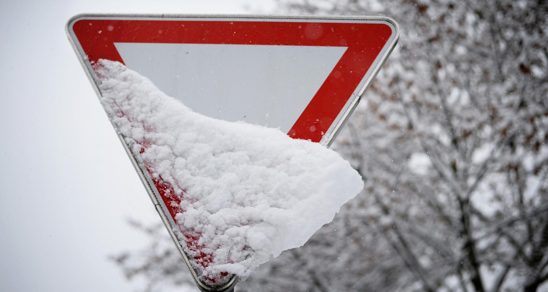 Warnung vor Glätte in ganz Hessen - Einschränkungen im Nahverkehr