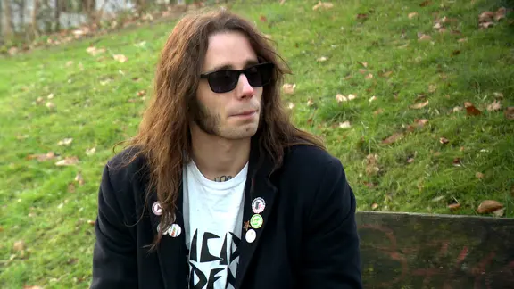 Mit 15 Jahren hat Jules von Kehler das erste Mal Kokain konsumiert. | NDR Portrait von Jules von Kehler - Ehemaliger Kokain-Konsument.