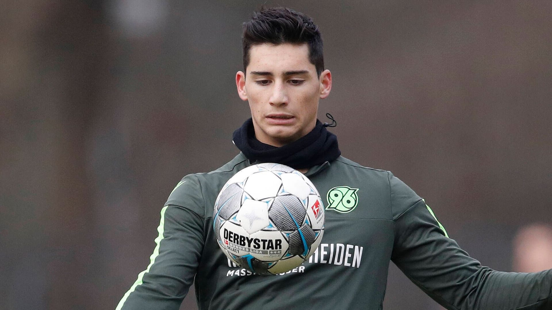 Sebastian Soto am Ball (Archivbild): Der frühere Stürmer von Hannover 96 hat seine Profikarriere beendet. Sebastian Soto am Ball (Archivbild): Der frühere Stürmer von Hannover 96 hat seine Profikarriere beendet.