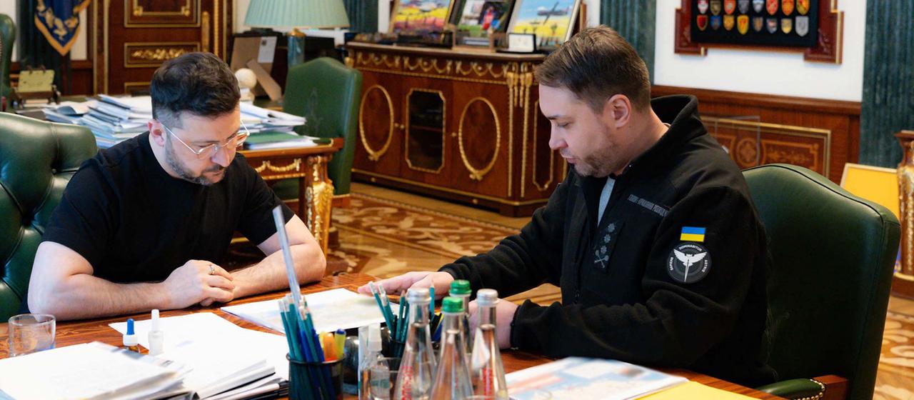 Wolodymyr Selensky und Kyrylo Budanow | AFP Wolodymyr Selensky und Kyrylo Budanow