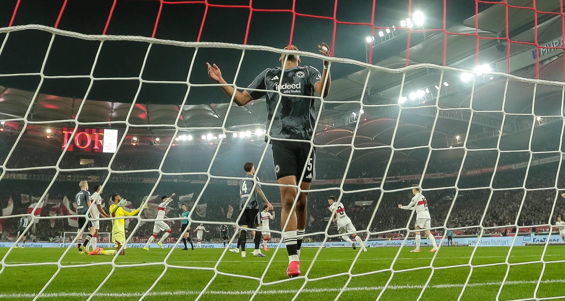 Wieder drei Gegentreffer: Eintracht-Rückschlag in Stuttgart