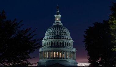 Der US-Kongress hell erleuchtet bei Nacht