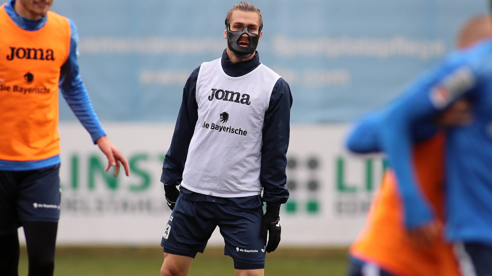 Sigurd Haugen im Training von 1860 München (Archivbild): Aufgrund eines Kieferbruchs muss er eine Maske tragen.