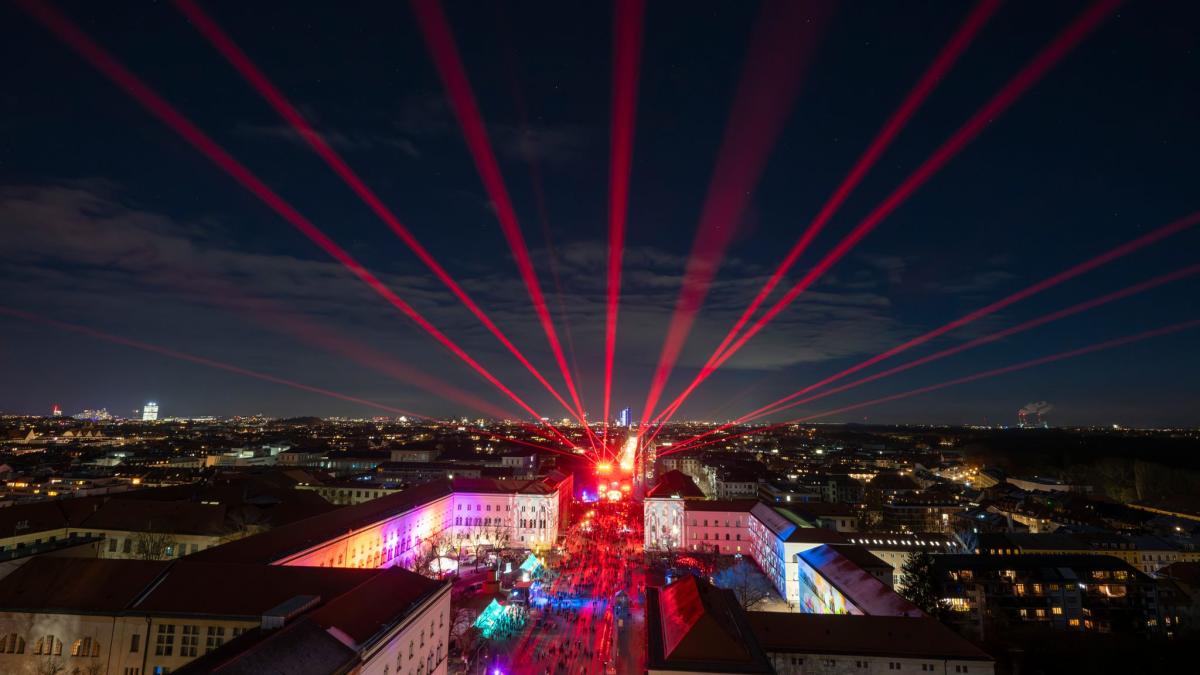 10.000 feiern friedlich Silvester auf Münchens Ludwigstraße