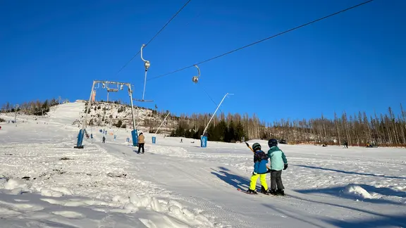 Eine Skiabfahrt am Wurmberg im Harz.