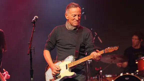 Springsteen bei einem Auftritt in Minneapolis auf der Bühne