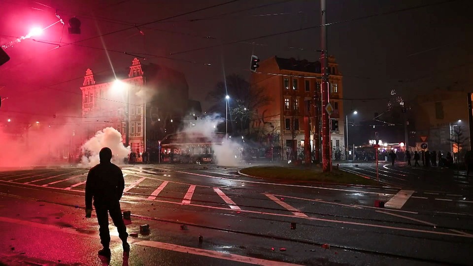 Mehr Einsätze, mehr Gewalt: Leipziger Feuerwehr zieht alarmierende Silvester-Bilanz