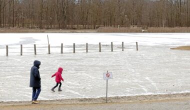 Feuerwehr warnt wegen Einbruchgefahr vor Betreten von Eisflächen auf Seen in Augsburg
