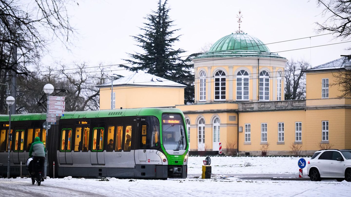 Eine Stadtbahn der Hannoverschen Verkehrsbetriebe Üstra (Archivbild)
