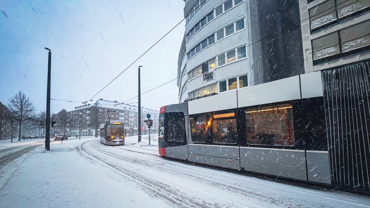 Wintersturm "Elli" legt Bremen und den Norden lahm
