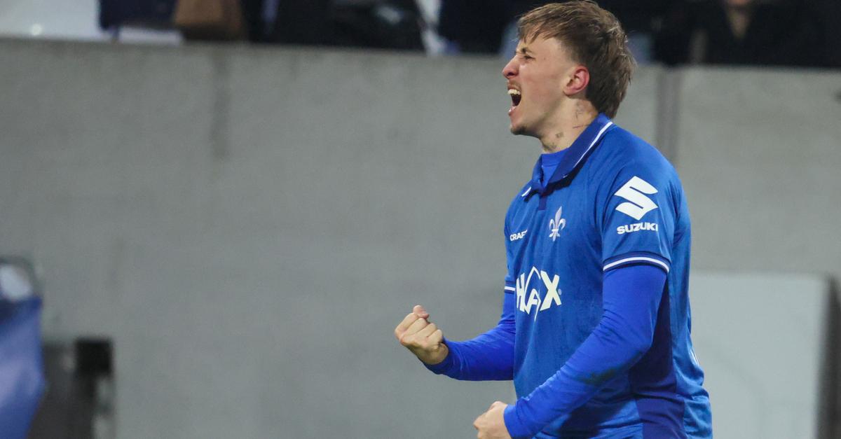 Merveille Papela freut sich über Marseilers Tor