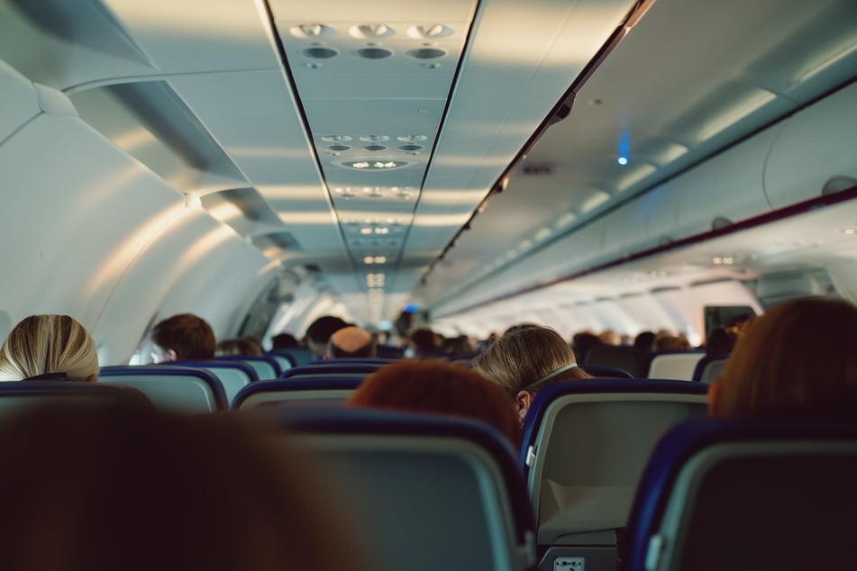 Trotz sofort eingeleiteter Reanimationsmaßnahmen an Bord des Flugzeugs konnte Rachel (†44) nicht wiederbelebt werden. (Symbolbild)