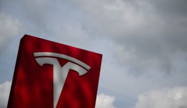 Tesla schließt erstmals ein Jahr mit Umsatzrückgang ab