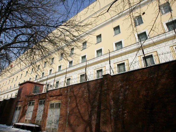 The pre-trial prison Matrosskaya Tishina where local media report former oil billionaire Mikhail Khodorkovsky is being held is seen in Moscow February 24, 2009. Khodorkovsky, who was jailed for eight years in Siberia at a time when the Kremlin was reining in the political power of Russian oligarchs, will face another trial next month. A Moscow city court spokeswoman said on Thursday that Khodorkovsky, once Russia's richest man and the head of oil giant YUKOS, would stand trial for fraud and theft from March 3. REUTERS/Alexander Natruskin (RUSSIA)