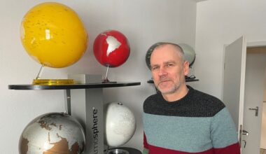 Warum ein Globus in jeden Haushalt gehört: Tradition trifft moderne Technik