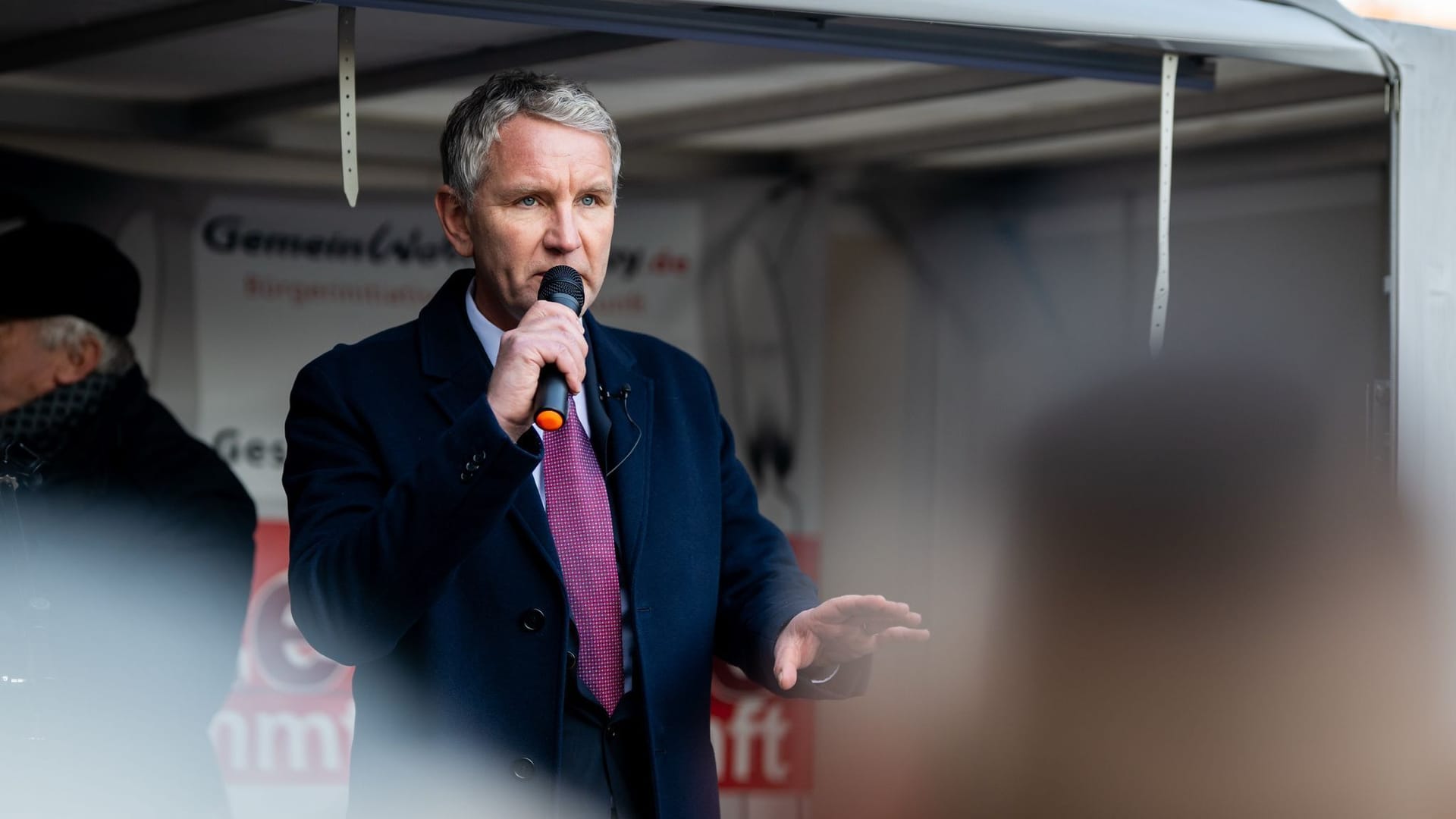 Thüringens AfD-Chef Björn Höcke agitiert gegen die Demokratie. Thüringens AfD-Chef Björn Höcke agitiert gegen die Demokratie.