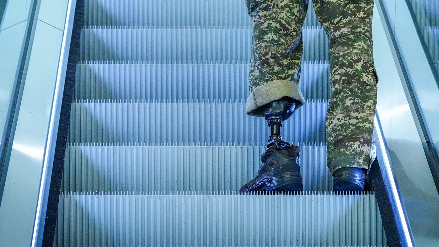 Die einen bauen sich ein neues Leben auf, die anderen bekommen Prothesen