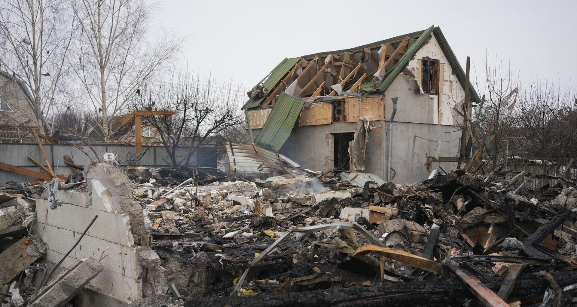 Ein völlig zerstörtes Wohnhaus in der Region Saporischschja