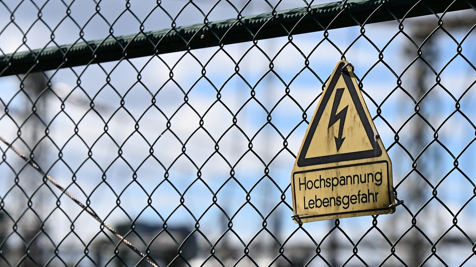 Brandstiftung an Trafohäuschen in Braunsbedra: Fast 900 Haushalte ohne Strom