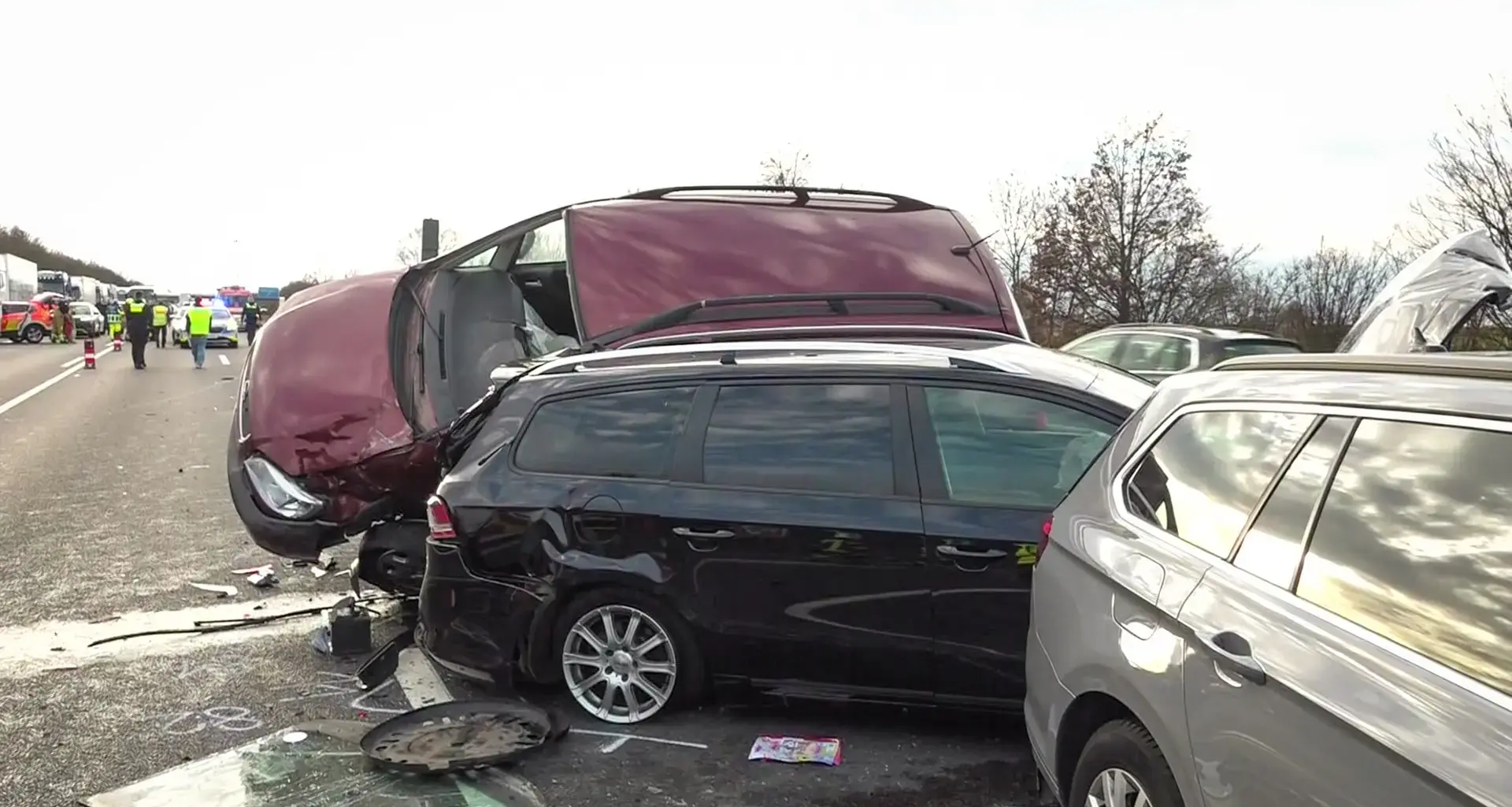 Unfall auf A2 mit fünf Fahrzeugen - kilometerlanger Stau