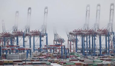 Boyens Medien - Schnee und Eis stören Umschlag im Hamburger Hafen