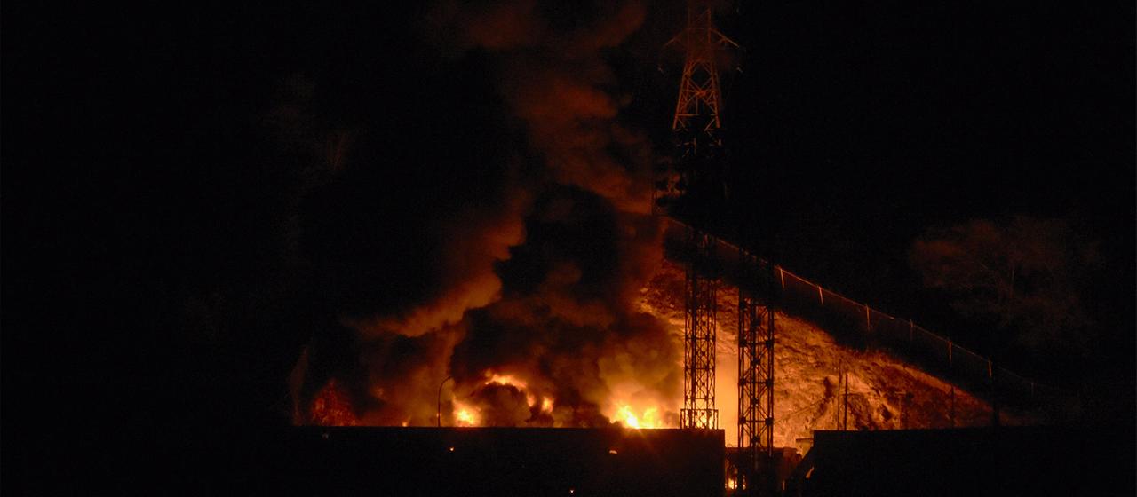 Feuer und Rauch in Fuerte Tiuna. | AFP Feuer und Rauch in Fuerte Tiuna.