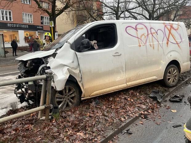 Verkehrsunfall, Zehlendorf, Clayallee, 14.1.2026Foto: Berliner Feuerwehr