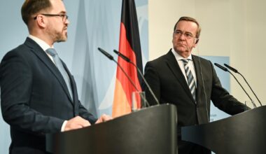 Boris Pistorius (SPD), Bundesminister der Verteidigung, und der litauische Verteidigungsminister Robertas Kaunas geben ein Pressestatement.