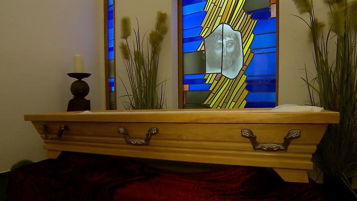 Bestatter-Horror bei Bonn: Leichen-Verwechslung: "Da lag eine fremde Frau im Sarg"