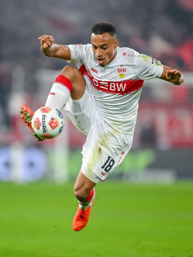 Jamie Leweling VfB Stuttgart in Aktion, am Ball, Einzelaktion waehrend des spiels der Bundesliga zwischen VfB Stuttgart und Eintracht Frankfurt, MHPArena Stuttgart am 13. January 2026 in Stuttgart, Deutschland. Foto von Harry Langer/DeFodi Images  Jamie Leweling VfB Stuttgart controls the Ball during the Bundesliga match between VfB Stuttgart and Eintracht Frankfurt at MHPArena Stuttgart on January 13, 2026 in Stuttgart, Germany. Photo by Harry Langer/DeFodi Images DFL regulations prohibit any use of photographs as image sequences and/or quasi-video. Photo by Harry Langer/DeFodi Images DFL regulations prohibit any use of photographs as image sequences and/or quasi-video. - *** Jamie Leweling VfB Stuttgart in action, on the ball, single action during the Bundesliga match between VfB Stuttgart and Eintracht Frankfurt, MHPArena Stuttgart on January 13, 2026 in Stuttgart, Germany Photo by Harry Langer DeFodi Images Jamie Leweling VfB Stuttgart controls the Ball during the Bundesliga match between VfB Stuttgart and Eintracht Frankfurt at MHPArena Stuttgart on January 13, 2026 in Stuttgart, Germany Photo by Harry Langer DeFodi Images DFL regulations prohibit any use of photographs as image sequences and or quasi video Photo by Harry Langer DeFodi Images DFL regulations prohibit any use of photographs as image sequences and or quasi video